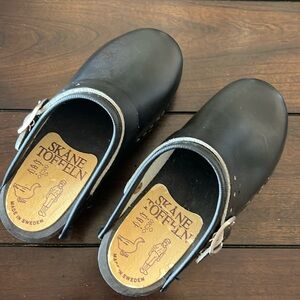 Child's Black Wooden Clogs size 28